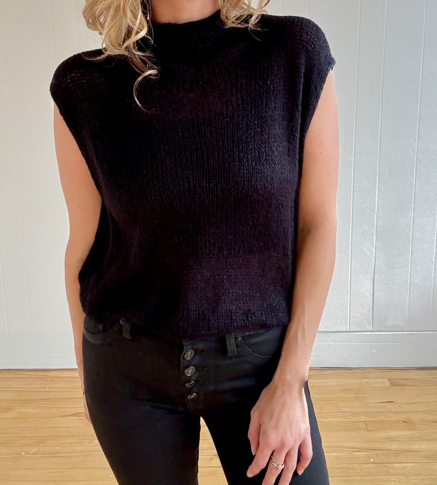 Gem Sleeveless Sweater (Black)