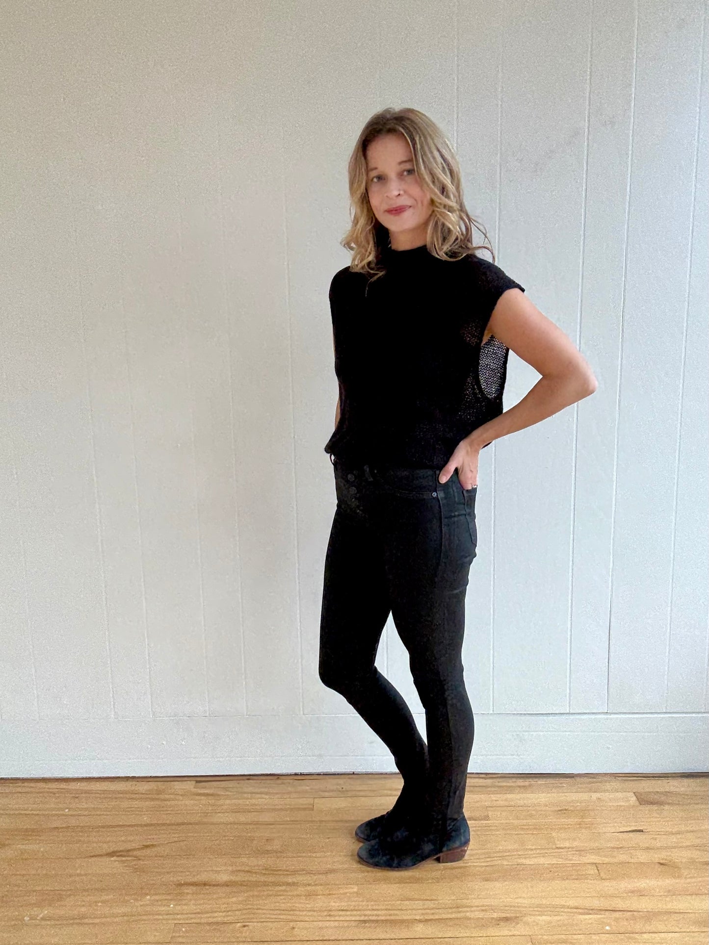 Gem Sleeveless Sweater (Black)