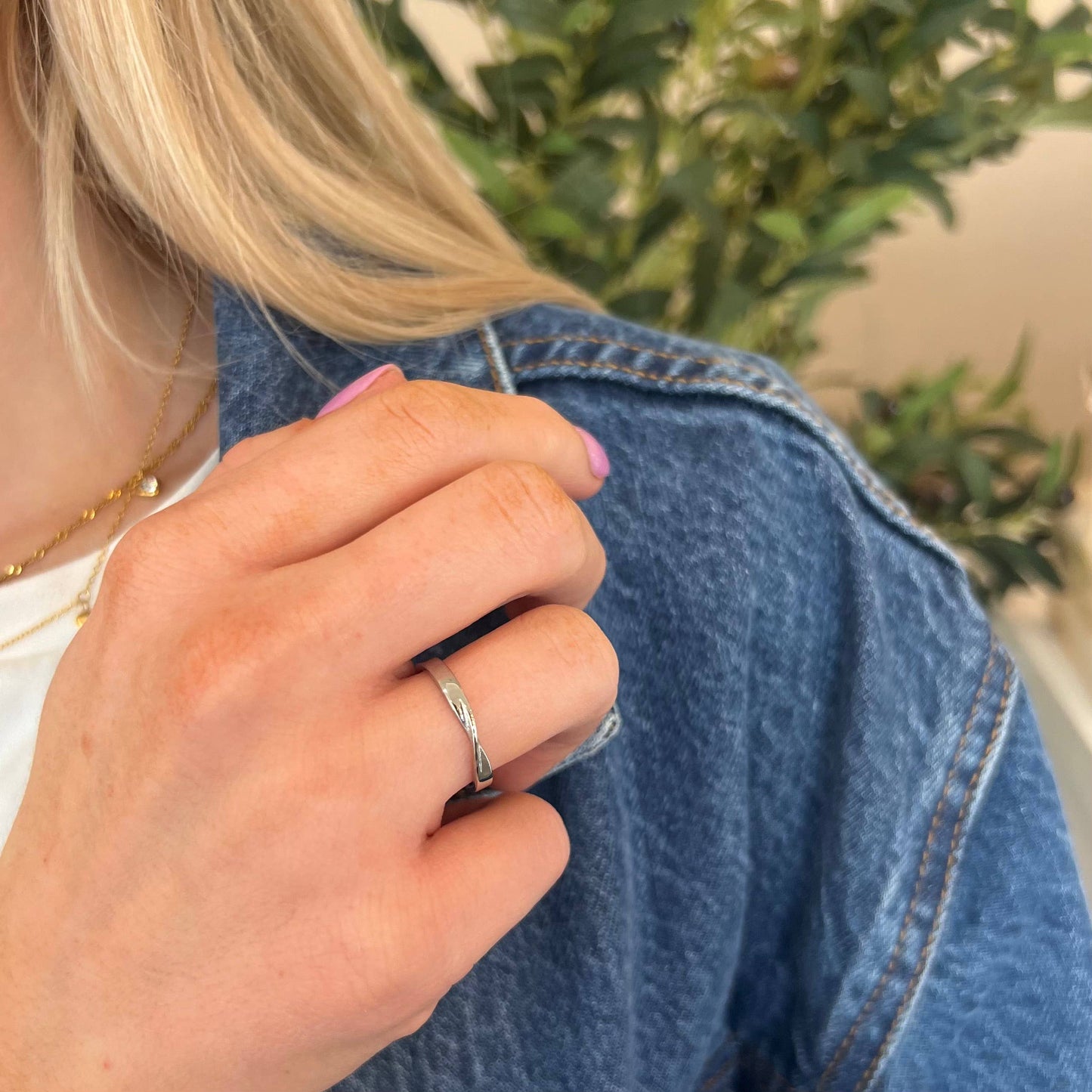 Viv Twisted Ring- Silver: 8