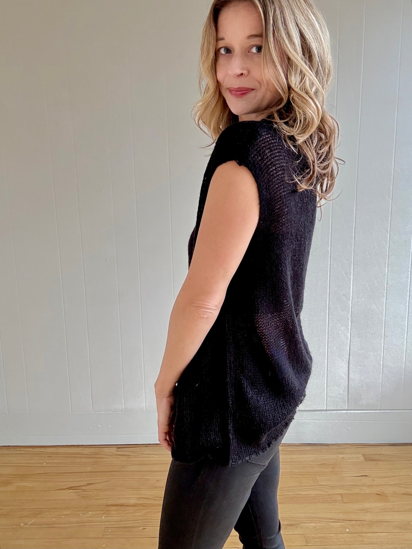Gem Sleeveless Sweater (Black)