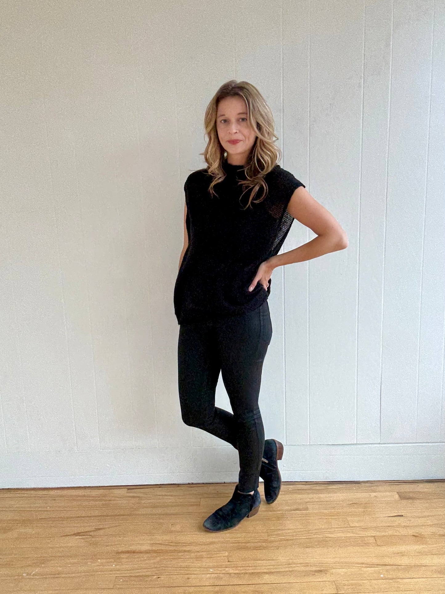 Gem Sleeveless Sweater (Black)
