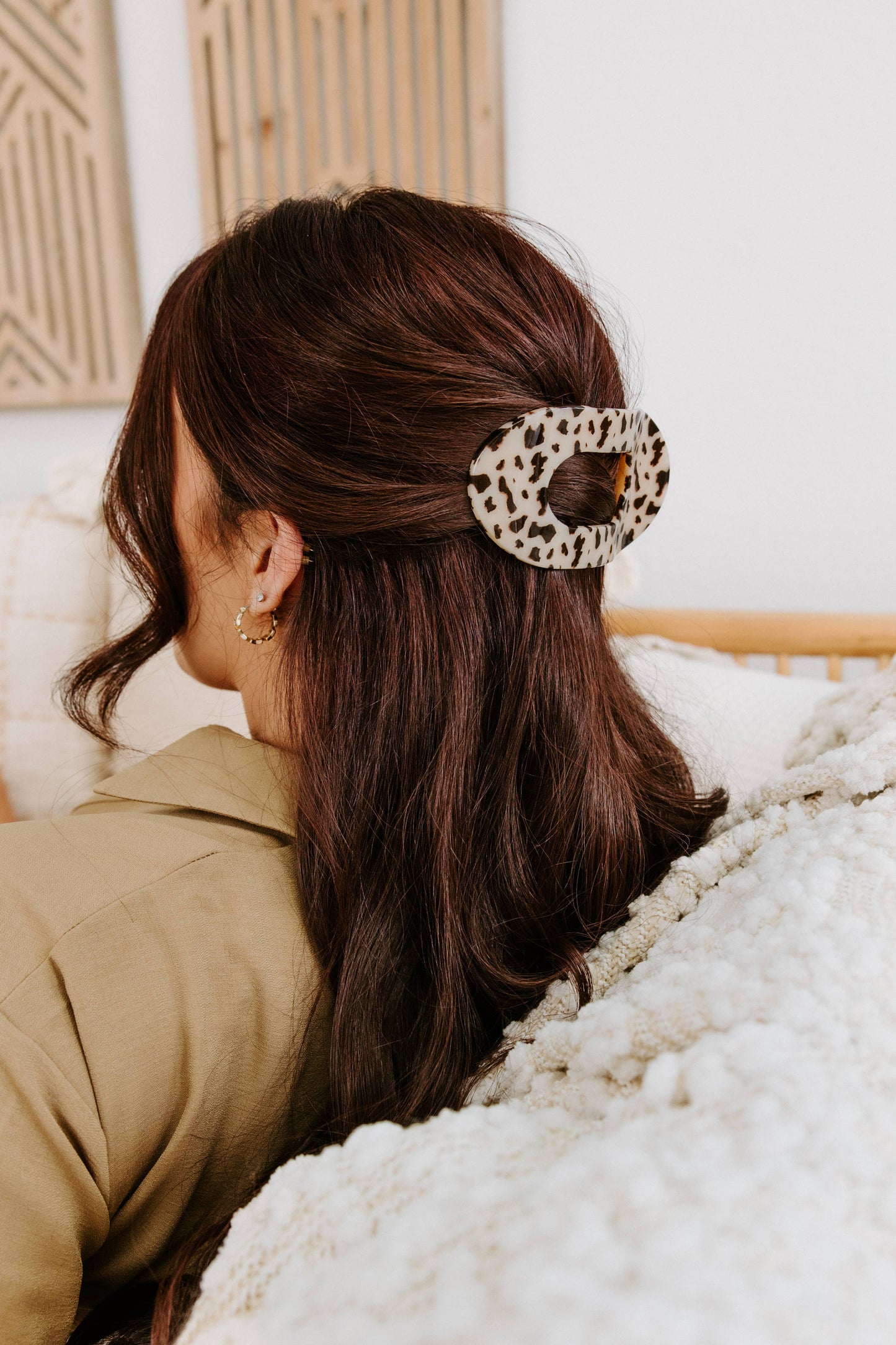 Blonde Tortoise Round Flat Hair Clip, Large