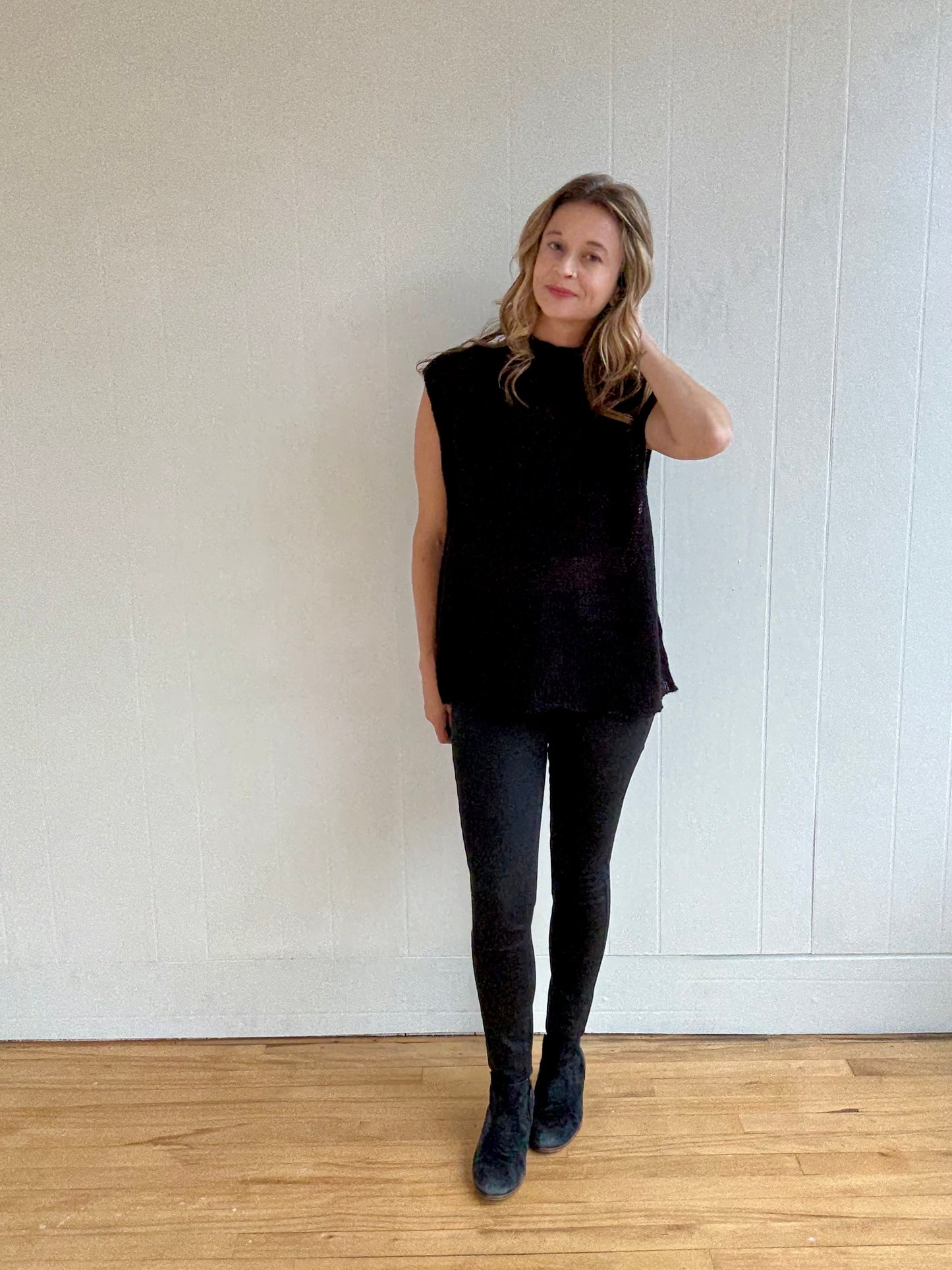 Gem Sleeveless Sweater (Black)