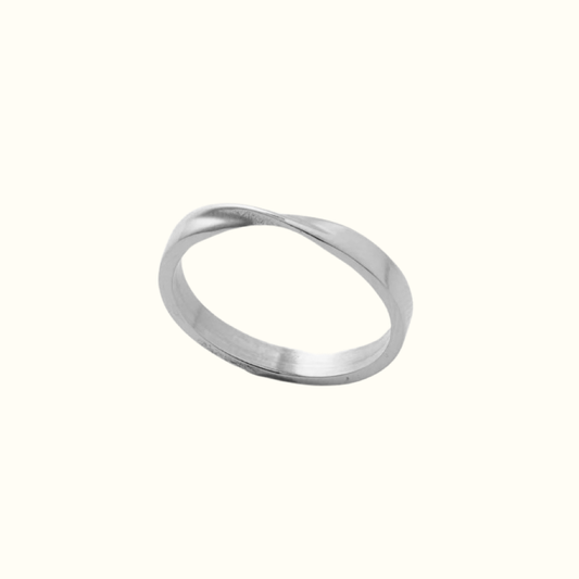Viv Twisted Ring- Silver: 6