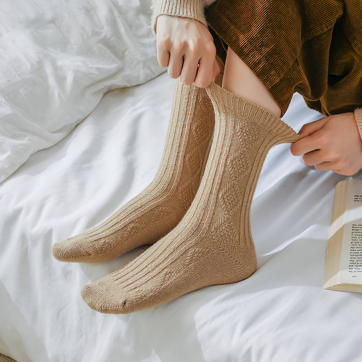 Warm Socks - Knitted Cashmere Crew Cozy Socks: Black