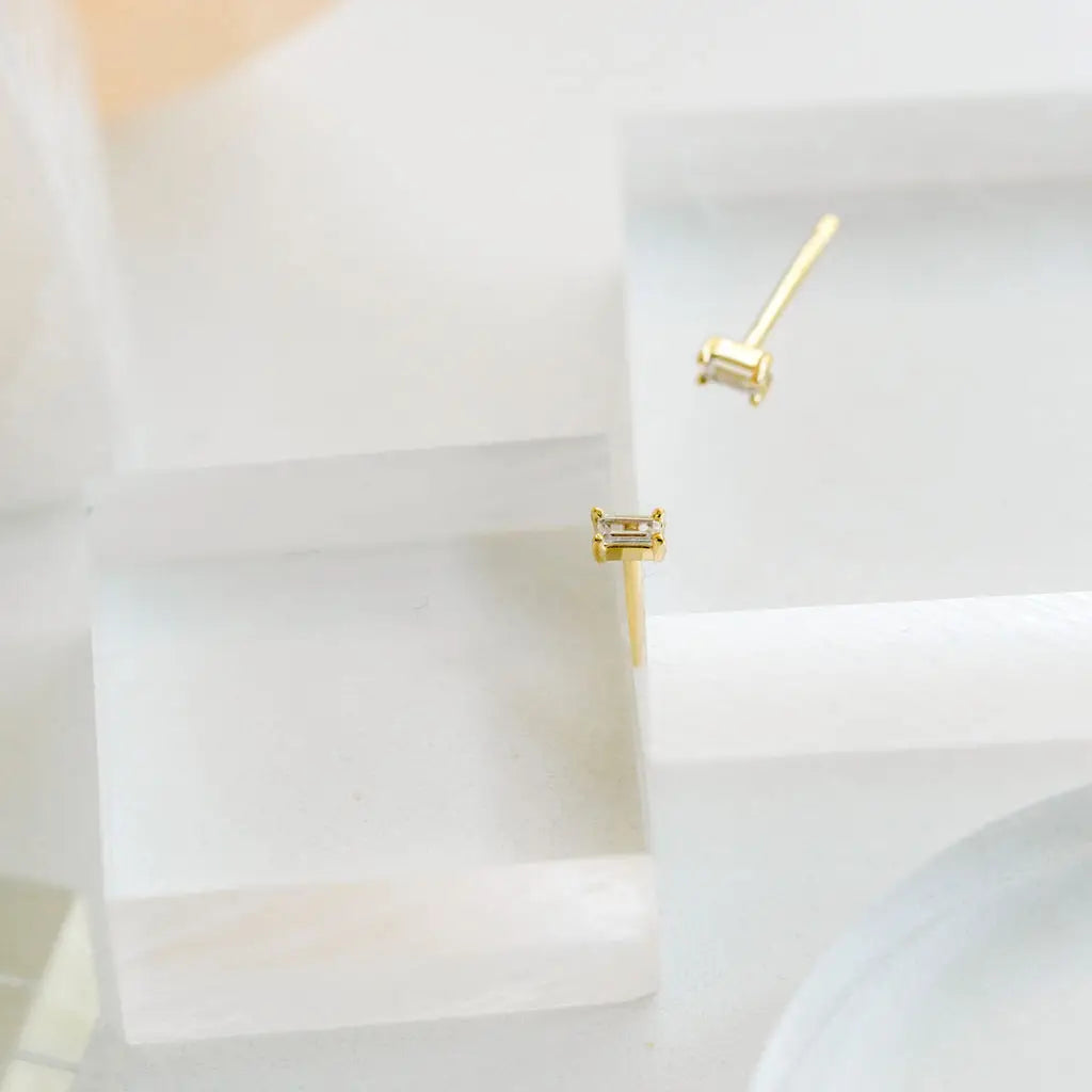 Dara Clear Stud Earrings