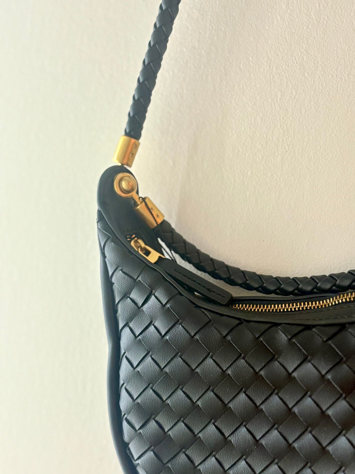 Hadley Woven Hobo Bag (Black)