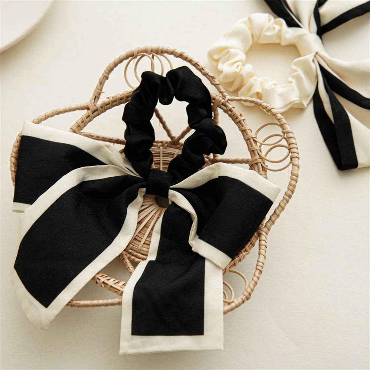 Bow Hair Tie (Black)