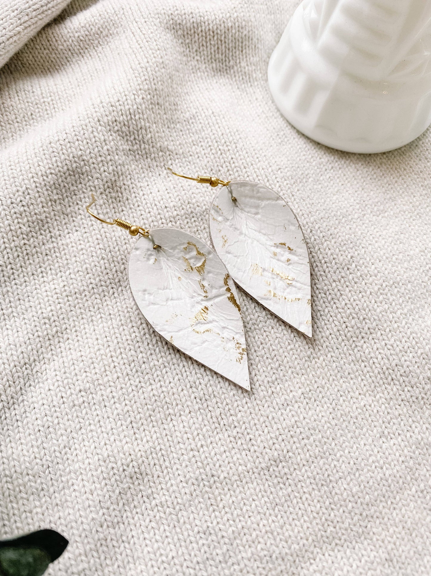 White and Gold Fleck Leather Leaf Earrings: Brass / Small Leaf